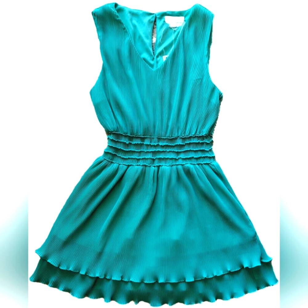 She & Sky Light Jade Pleated V-Neck Tiered Ruffle Hem Sleeveless Dress - L - NWT
